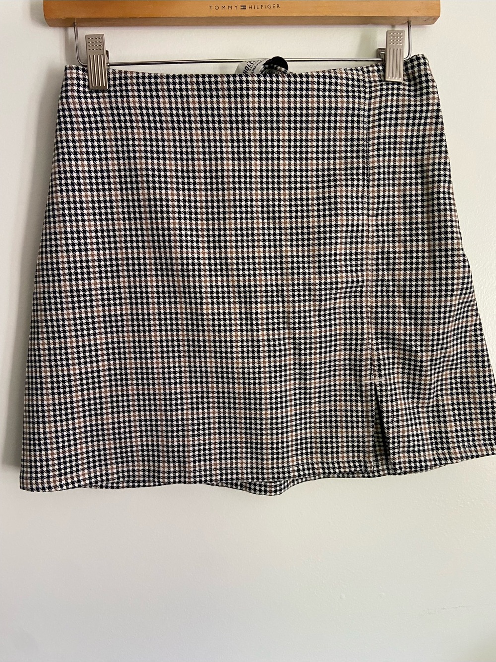 Hollister Ultra High Rise Black & Yellow Mini Skirt Woman’s Size Small